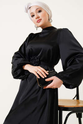 Gül Aksesuarlı Balon Kol Saten Elbise Siyah - Tesettür Elbise
