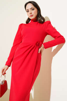 Gül Aksesuarlı Bel Pileli Elbise Kırmızı - Tesettür Elbise