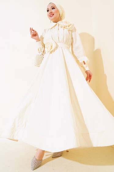 Gül Aksesuarlı Elbise Bej - Elbise