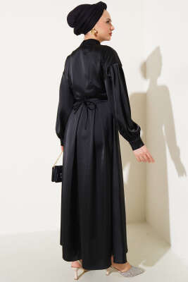 Gül Aksesuarlı Saten Elbise Siyah - Tesettür Elbise
