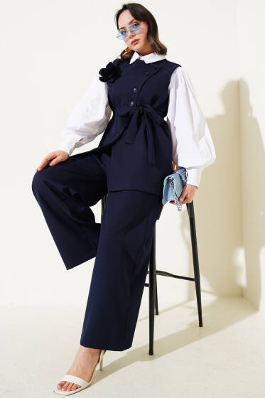 Gül Aksesuarlı Yelekli İkili Takım Lacivert - İkili Takım