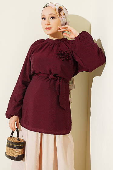 Gül Broşlu Belden Bağcıklı Tunik Bordo - Tunik