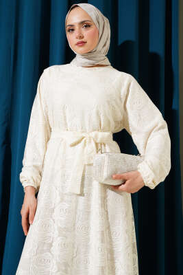 Gül Dantelli Kuşaklı Elbise Ekru - Tesettür Elbise