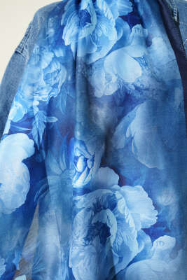 Gül Desenli Soft Şal Mavi - Başörtüsü