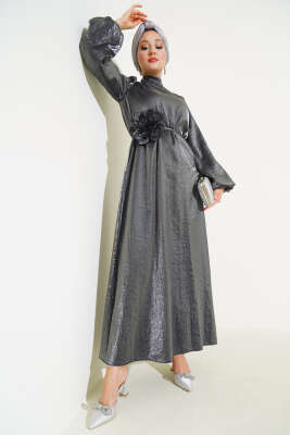 Gül Detaylı Parlak Elbise Füme - SEYLAN