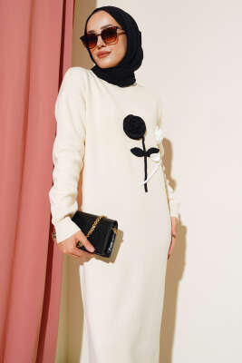 Gül Detaylı Triko Elbise Bej - Tesettür Elbise