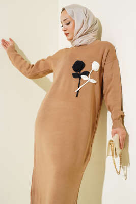 Gül Detaylı Triko Elbise Büsküvi - Tesettür Elbise