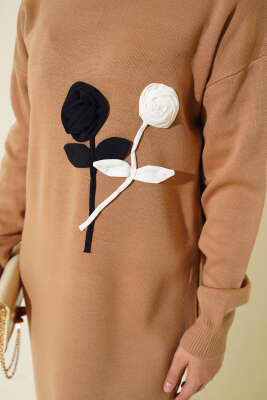 Gül Detaylı Triko Elbise Büsküvi - Tesettür Elbise