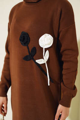 Gül Detaylı Triko Elbise Kahve - Tesettür Elbise