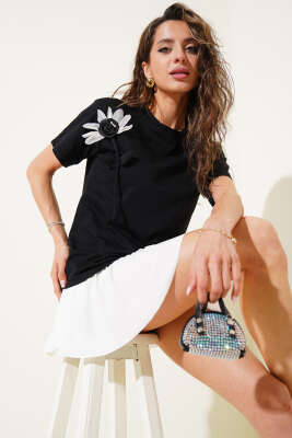 Gül Motif Detaylı T-shirt Siyah - Yılın Fırsatı