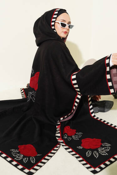 Gül Nakışlı Çizgi Detaylı Panço Siyah - Panço