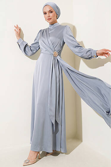 Gül Tokalı Saten Abiye Elbise Gri - Elbise