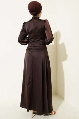 Gül Tokalı Saten Abiye Elbise Kahve - Elbise