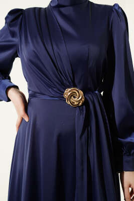 Gül Tokalı Saten Abiye Elbise Lacivert - Elbise