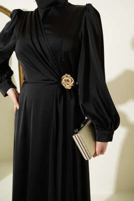 Gül Tokalı Saten Abiye Elbise Siyah - Elbise