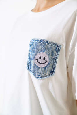 Gülen Yüz Nakışlı T-shirt Ekru - Kadın Giyim Modelleri