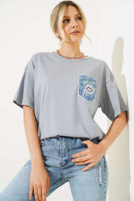 Gülen Yüz Nakışlı T-shirt Gri - Kadın Giyim Modelleri