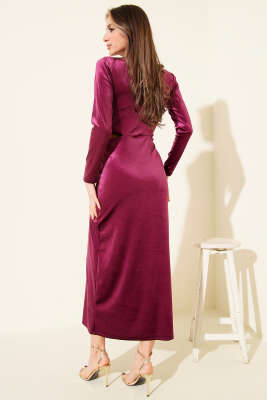 Güneş Aksesuarlı Yırtmaçlı Kadife Elbise Mürdüm - Günün Seçilenleri