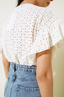 Güpürlü Balon Kol Bluz Ekru - Kadın Giyim Modelleri