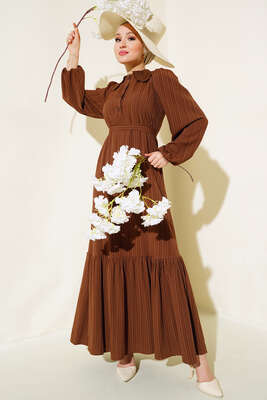 Güpürlü Bebe Yaka Elbise Kahve 