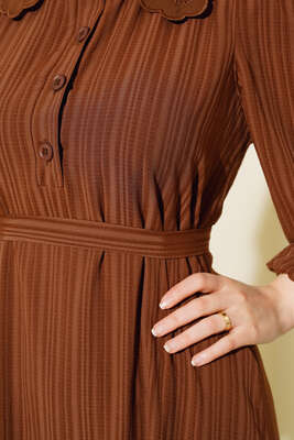 Güpürlü Bebe Yaka Elbise Kahve - Tesettür Elbise