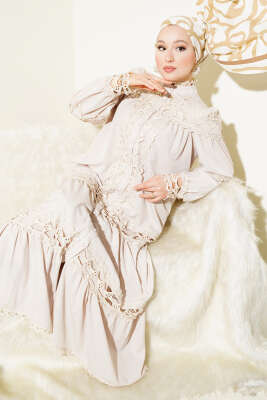 Güpürlü Boydan Düğmeli Elbise Bej 