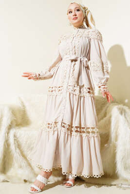 Güpürlü Boydan Düğmeli Elbise Bej - Tesettür Elbise