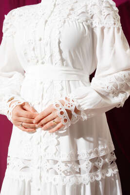 Güpürlü Boydan Düğmeli Elbise Beyaz - Tesettür Elbise