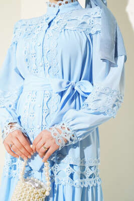 Güpürlü Boydan Düğmeli Elbise Mavi - Tesettür Elbise