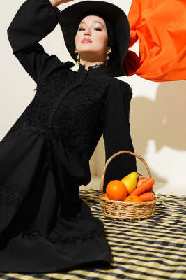 Güpürlü Önden Düğmeli Elbise Siyah - Tesettür Elbise