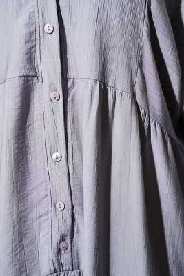 Hakim Yaka Düğmeli Kat Kat Elbise Gri - Tesettür Elbise