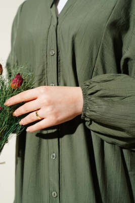 Hakim Yaka Düğmeli Kat Kat Elbise Haki - Tesettür Elbise