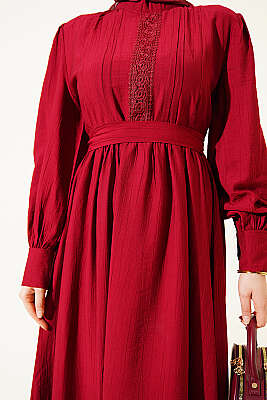 Hakim Yaka Güpürlü Kuşaklı Elbise Bordo - Elbise