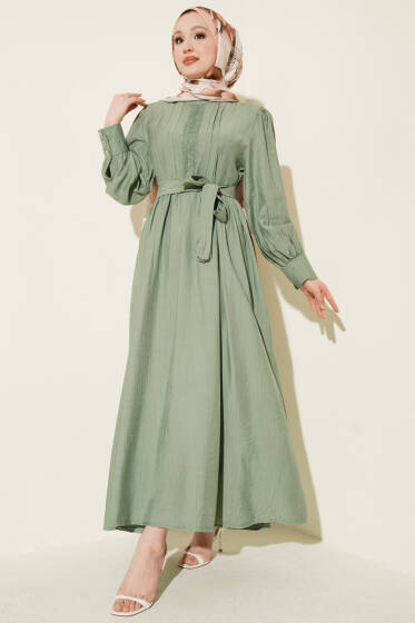 Hakim Yaka Güpürlü Kuşaklı Elbise Çağla Yeşili - Elbise