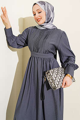 Hakim Yaka Güpürlü Kuşaklı Elbise Füme - Elbise