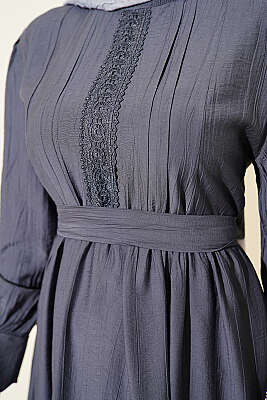 Hakim Yaka Güpürlü Kuşaklı Elbise Füme - Elbise