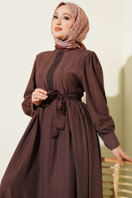 Hakim Yaka Güpürlü Kuşaklı Elbise Kahve - Elbise