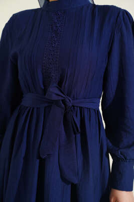 Hakim Yaka Güpürlü Kuşaklı Elbise Lacivert - Elbise