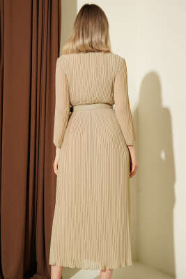 Kemerli Kruvaze Yaka Pileli Midi Elbise Bej - Kadın Giyim Modelleri