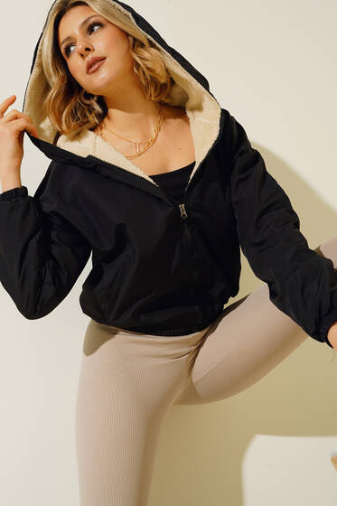 İçi Kürklü Kapüşonlu Kısa Mont Siyah - Kadın Giyim Modelleri