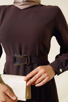 İki Yanı Piliseli Elbise Acı Kahve - Tesettür Elbise