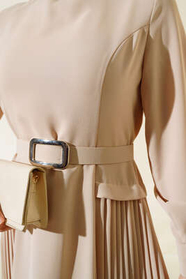 İki Yanı Piliseli Elbise Bej - Tesettür Elbise