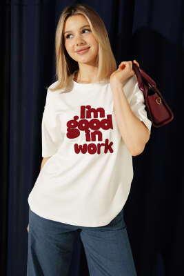 I'm Good in Work Nakışlı T-shirt Ekru - Kadın Giyim Modelleri