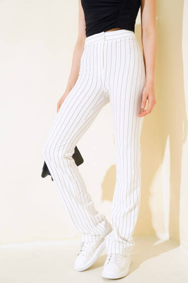 İnce Çizgili İspanyol Paça Pantolon Beyaz - Yılın Fırsatı 