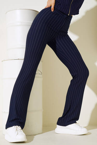 İnce Çizgili İspanyol Paça Pantolon Lacivert - Kadın Giyim Modelleri