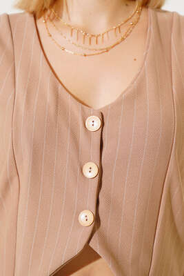 İnce Çizgili Kısa Yelek Latte - Kadın Giyim Modelleri