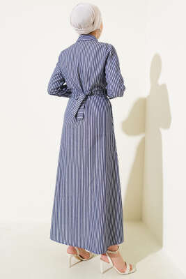 İnce Çizgili Kuşaklı Düğmeli Elbise Lacivert - Tesettür Elbise