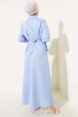 İnce Çizgili Kuşaklı Düğmeli Elbise Mavi - Tesettür Elbise
