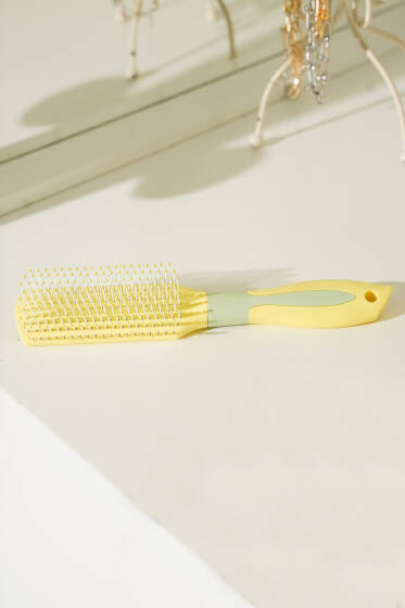 İnce Fırçalı Tarak Sarı - Saç Aksesuarları