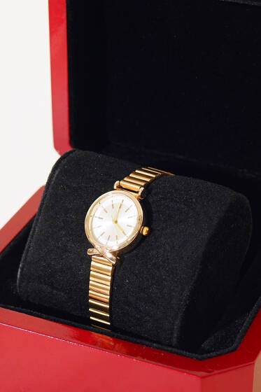 İnce Katlanır Kordonlu Kadın Kol Saati Gold - Saat